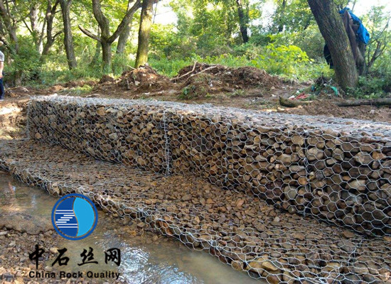 石籠網擋墻